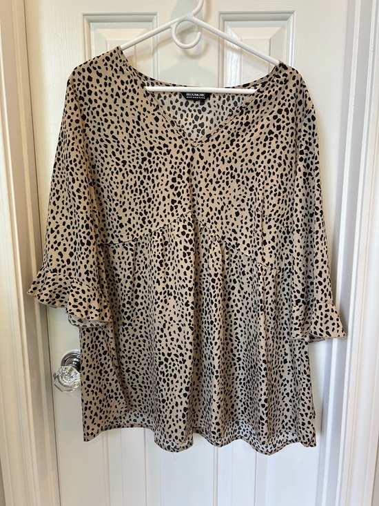 BloomChic Beige and Black Animal Print Peplum Tunic - Picture 2 of 2
